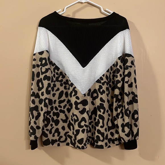BiBi Leopard Top - New w/o Tags - Picture 4 of 4